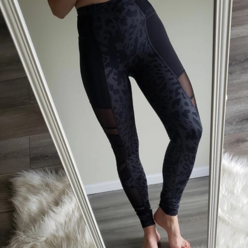 Lululemon Just Breathe Pant Animal Swirl Deep Coal Light / Black Size 2